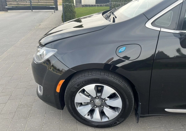 Chrysler Pacifica cena 134900 przebieg: 121000, rok produkcji 2018 z Łomża małe 466